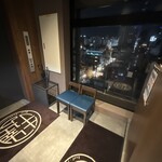 牛の達人 - 出入り口からスカイツリーが見えました。