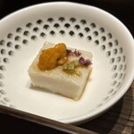 牛の達人 - お店で作っている胡麻豆腐、雲丹とまったりな和の幸せ。