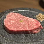 牛の達人 浅草店 - まるで鉄板焼き屋さんで出てくるような、多くの和牛の品評会で優勝の鹿児島黒牛を特別仕入れのシャトーブリアン。