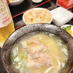 沖縄そば屋 - 