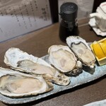 ニュー新橋ビル 牡蠣入レ時 - 生牡蠣