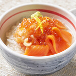 豊洲 ふくらすずめ - 柚子香るサーモンといくらだし茶漬け