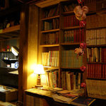 ならまち文庫 古書喫茶 ちちろ - 本棚がいっぱい