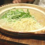 随園別館 - 鶏肉の土鍋煮込み麺