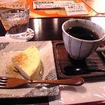 カフェけやき - オリジナルブレンドとチーズケーキ