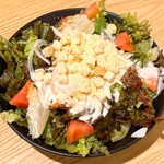 個室居酒屋串ばってん - 温玉シーザーサラダ