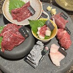 馬刺しと焼き鳥 グルマン三年坂 - 