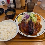 レストランとよだ - 料理写真:チキンソテー定食(おろしテリヤキソース)。