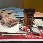 マクドナルド - 2014/11 小腹が空いていたのでハンバーガー 100円とプレミアムローストコーヒー(S)