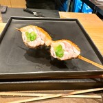 焼鳥 とこしえ - 骨抜き手羽の青ねぎ巻き ◎丁寧なお料理で味も最高