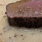 nishinakasu泥川武士 - 蜂蜜に何週間かつけ込んでグリル
      ソースは日本酒を煮詰めて
      黄色いキウイをフレッシュに近い状態で