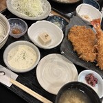 まるかつ 本店 - タルタル、漬物、しじみ汁。こだわりまくりか。