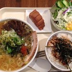 Seiten No Kaze - 女性限定ラーメンランチ( 辛味噌ラーメン、チャーシュー飯、サラダ、ロールケーキ)