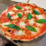 pizza e vino MOMO - マルゲリータ