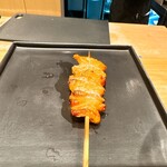 焼鳥 とこしえ - 皮 ◎火入れと塩加減が絶妙