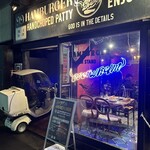 OVERWHELM HAMBURGER & BAR STAND - 