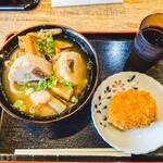 ヨコクラうどん - しっぽくうどんとコロッケ
