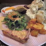 ジュイップ - ベーコンとかぼちゃのキッシュ、タルカリ（スパイシーなじゃがいも）他