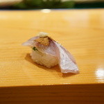 天寿し - 瀬付き鯵に粉醤油