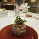 メゾン ポール・ボキューズ - 和牛フィレ肉のロースト　エシャロットのコンフィソース　ボルドレーズ　旬の野菜添え