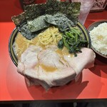 家系ラーメン王道乃印ふく家 - チャーシューメン３枚大盛り