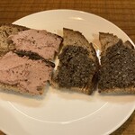 PALARGO - イベリコ豚のレバーパテとマッシュリームペーストのブルスケッタ