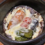 ちょい飲みバル RED WOOD - 絶品スパイシーカレー＆野菜グリルのオーブンチーズ焼き