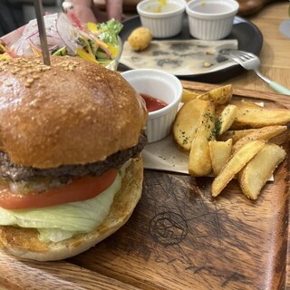 友安製作所とハンバーガー_1