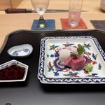 徳ㇵ本也 - ◆向付
      塩釜　本鮪
      明石直送の泥障烏賊
      明石直送の鯛
      塩　醤油　山葵