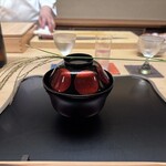 徳ㇵ本也 - ◆お椀
      胡麻豆腐、鼈、生木耳
      すすき