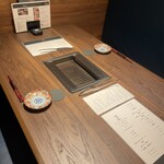 牛の達人 - 背もたれの仕切りが高く個室感覚でゆったりできる