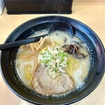 二代目 女がじゅまる - とんこつ塩