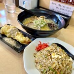 二代目 女がじゅまる - とんこつ塩、がじゅ鶏、半チャーハン