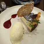 BISTRO BONHEUR - バスクチーズケーキ