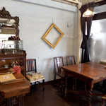 たらこcafe - 木を多用した、フェミニンな空間