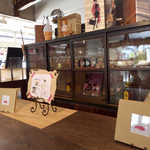 たらこcafe - 大きなテーブルを贅沢に使ったカウンター席