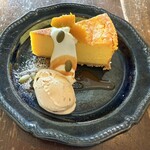 カフェ・ド・ラパン - かぼちゃのチーズケーキ　渋皮栗のアイス添え　930円
