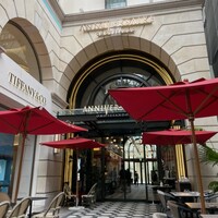 アニヴェルセル カフェ - フランスのオープンカフェを思わせる良い雰囲気