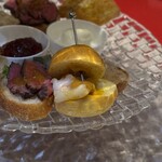 cafe VAVA - ハンバーガーぱっかーん。天使に見えますか？