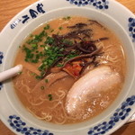 二金堂 - 正油とんこつラーメン（７０２円）２０１４年１０月