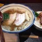 烈志笑魚油 麺香房 三く - お昼の三くセット！！かけラーメン＋角煮ごはん（880円） 