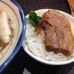 烈志笑魚油 麺香房 三く - 角煮ごはん大盛り！この照り＾＾