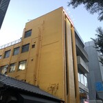 Spice & Dining KALA - カレー色のビルが目印