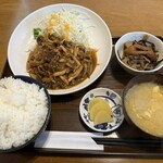定食 くぅべ - 煮込みハンバーグ定食ご飯大盛り