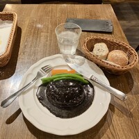 BRASSERIE LE VIN - ハンバーグ黒いデミグラスソース1,540円