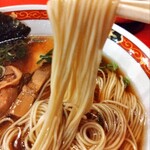 中華そば 麺や食堂 - 小麦の旨みが感じられます　北海道産「春よ恋」をメインに強いコシをプラスするため、アメリカ、カナダ産の「ダークノーザンスプリング種」をブレンド。添加グルテン、酸化防止剤は一切不使用なり。