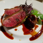 ビストロ ダイア - 北海道滝川産スノーホワイトチェリバレー鴨のロースト、
      鴨フォアグラ、オレンジのエイグルドゥソース
