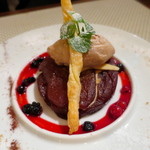 ビストロ ダイア - 青森県産林檎のタルトタタン風　シナモンのアイスクリーム添え