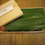 鮨与志 - 2014/11　ふたを開けると波瀾が。これをめくるときのが楽しい。