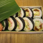 鮨与志 - 2014.11　そして出てくる太巻き。おいしい。